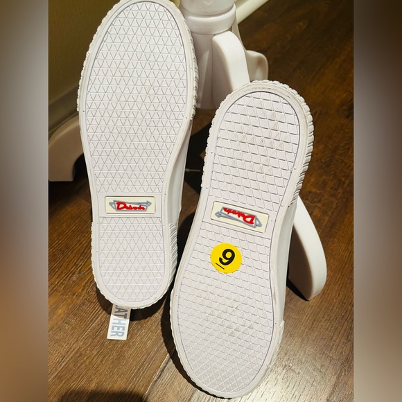 GENUINE LEATHER DRIVE IN WHITE SNEAKERS SIZE 9, NWOT - Picture 2 of 4